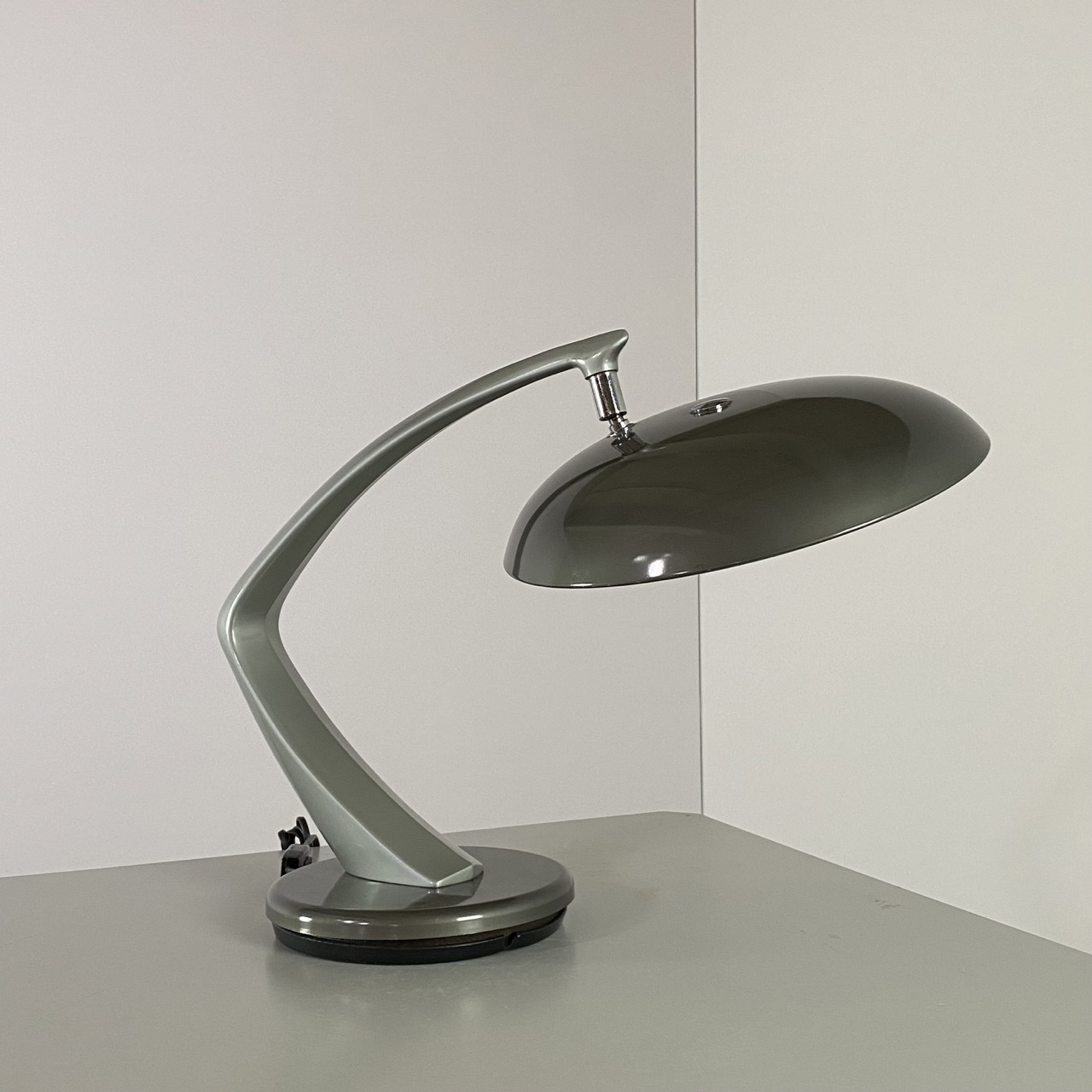 "Boomerang 64" Desk Lamp