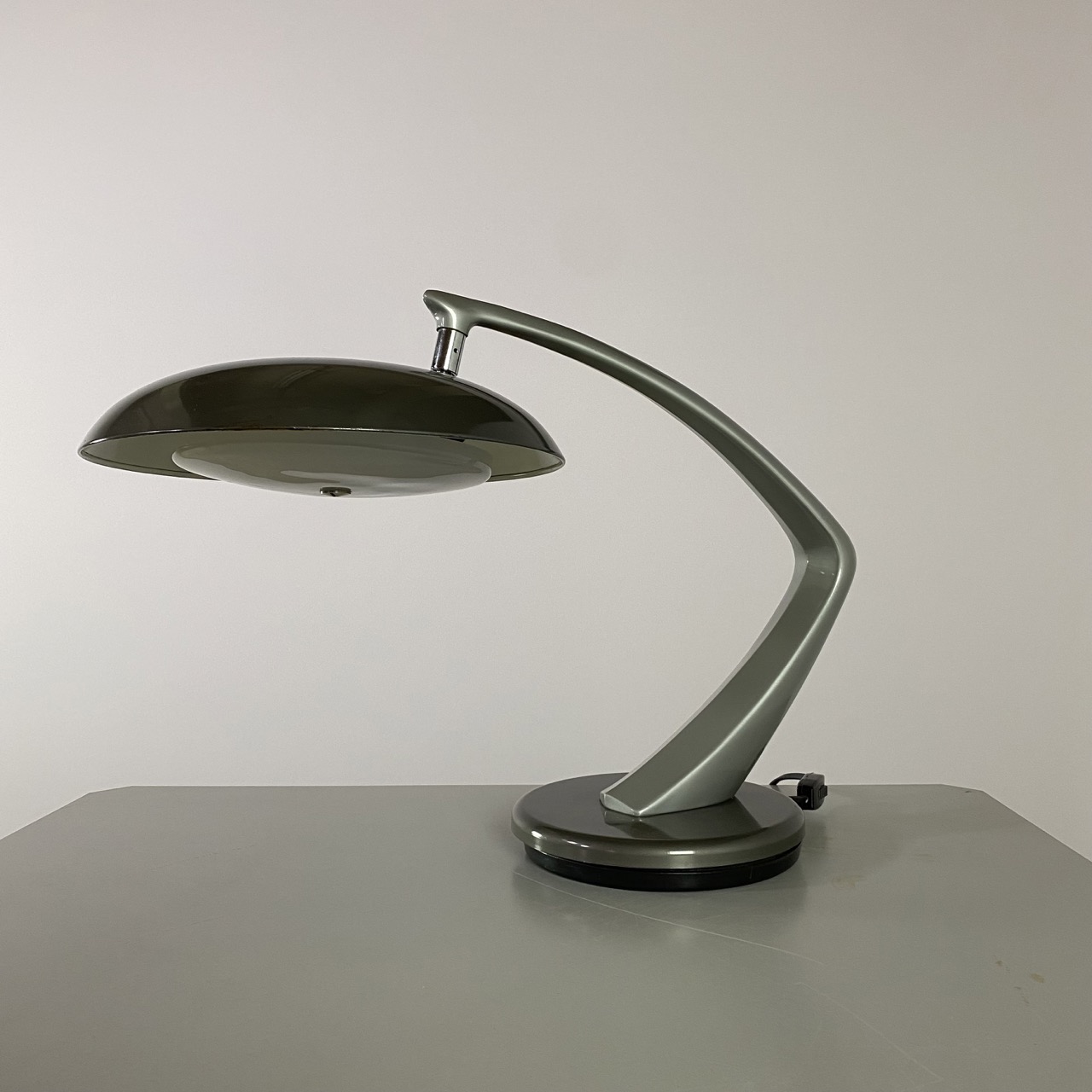 "Boomerang 64" Desk Lamp