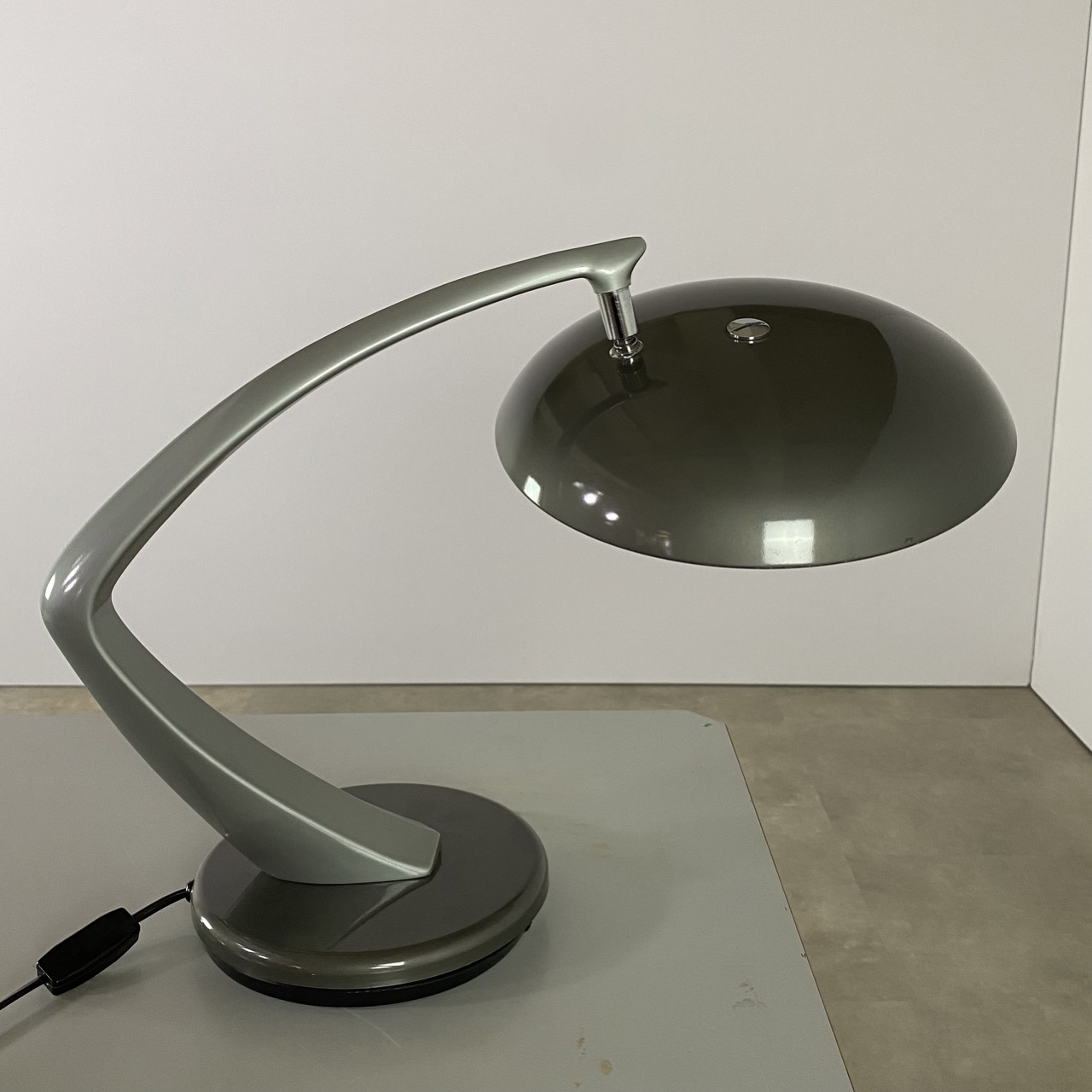 "Boomerang 64" Desk Lamp